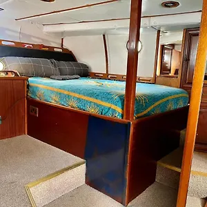 Salidas En Barco Botel Premiá de Mar